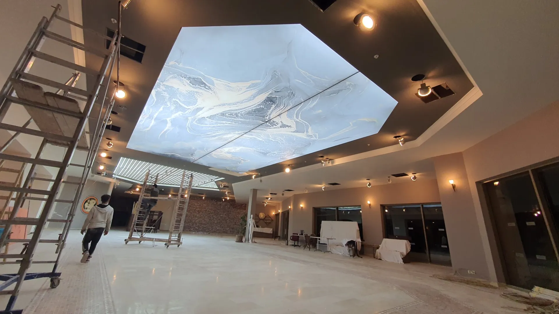 Yasmin Otel Bodrum'da baskılı gergi tavan montajı
